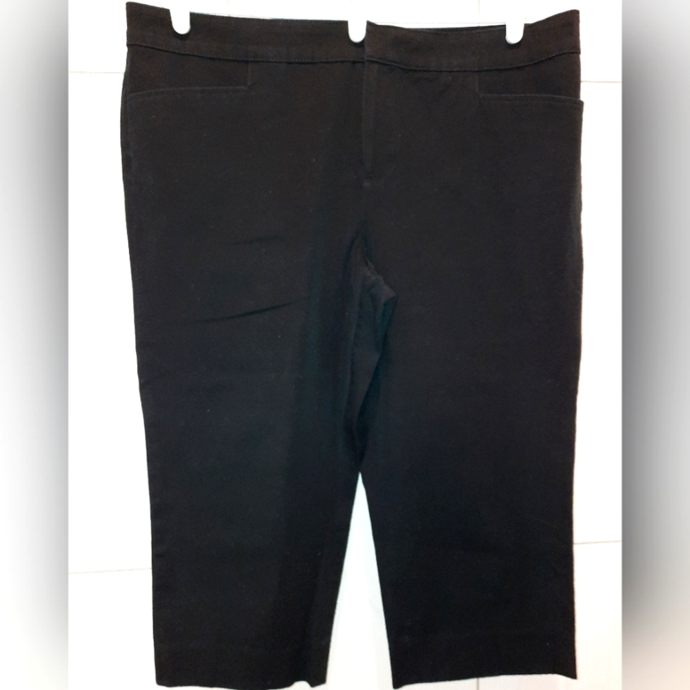 Chaps women’s 16 black everyday favorite slimming fit capri pants EUC